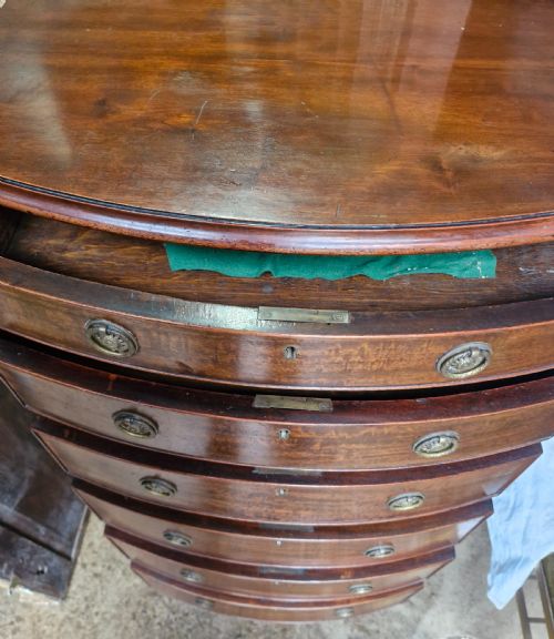 SMALL EARLY 20TH CENTURY MAHOGANY BOW FRONT CHEST OF DRAWERS - ADDITIONAL PHOTO 1