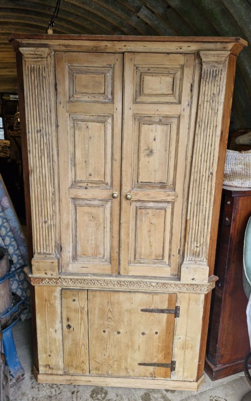 pine country house corner cupboard - CATEGORY: ANTIQUE CUPBOARDS - DATED 19TH CENTURY