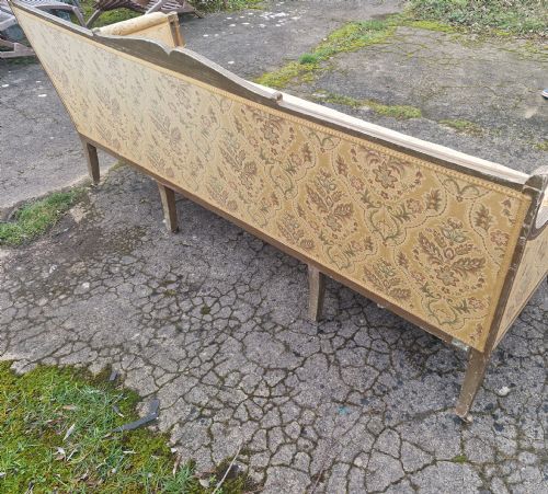VERY LARGE FORMAL GILT COUNTRY HOUSE HALL SOFA - ADDITIONAL PHOTO 1