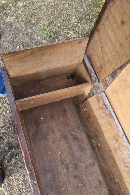 18TH CENTURY ELM COFFER CHEST - ADDITIONAL PHOTO 1