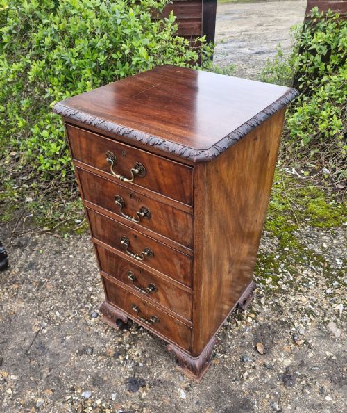 LATE VICTORIAN NARROW MAHOGANY CHEST OF DRAWERS WITH HOBBS LOCKS - ADDITIONAL PHOTO 6