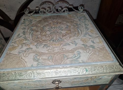 PAIR OF UNUSUAL DECORATED AND PAINTED LEATHER BEDSIDE CABINETS - ADDITIONAL PHOTO 15