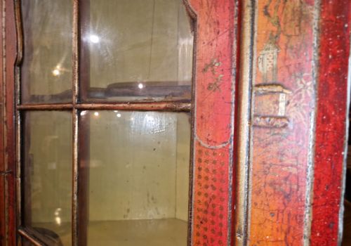 VERY PRETTY DOCORATED CORNER CABINET - ADDITIONAL PHOTO 7