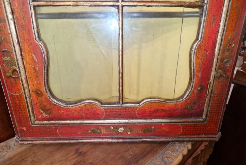 VERY PRETTY DOCORATED CORNER CABINET - ADDITIONAL PHOTO 8
