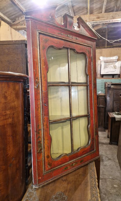 VERY PRETTY DOCORATED CORNER CABINET - ADDITIONAL PHOTO 11