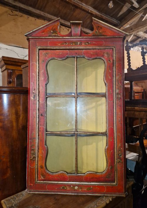 VERY PRETTY DOCORATED CORNER CABINET - ADDITIONAL PHOTO 12