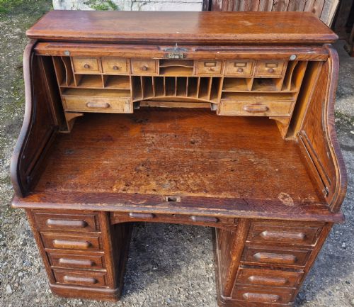 PANELLED OAK TAMBOUR TOP ROLL TOP PEDESTAL DESK - ADDITIONAL PHOTO 5