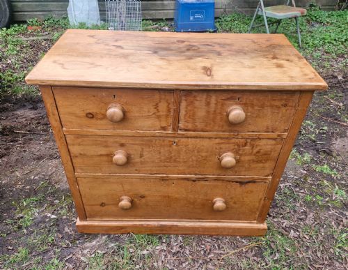 small victorian pine chest of drawers - CATEGORY: ANTIQUE CHEST OF DRAWERS - DATED VICTORIAN