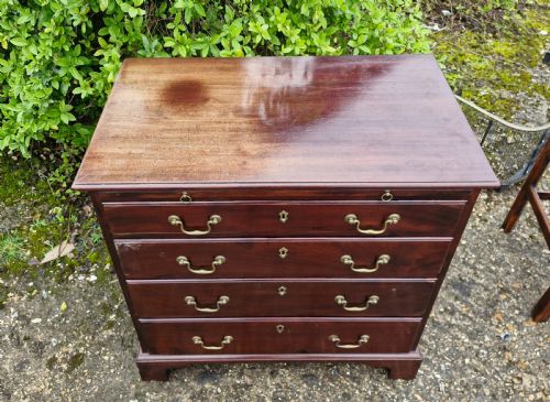 18TH CENTURY SMALL GEORGIAN MAHOGANY CHEST WITH BRUSHING SLIDE - ADDITIONAL PHOTO 4