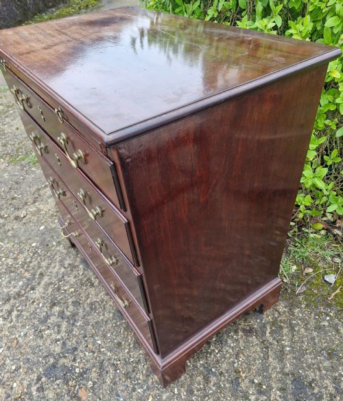 18TH CENTURY SMALL GEORGIAN MAHOGANY CHEST WITH BRUSHING SLIDE - ADDITIONAL PHOTO 9
