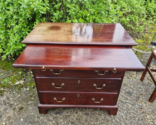 18TH CENTURY SMALL GEORGIAN MAHOGANY CHEST WITH BRUSHING SLIDE - ADDITIONAL PHOTO 16