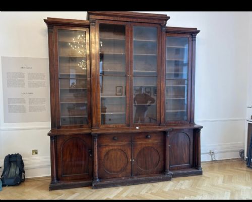 LARGE REGENCY MAHOGANY BREAKFRONT FRONT LIBRARY BOOKCASE - ADDITIONAL PHOTO 2