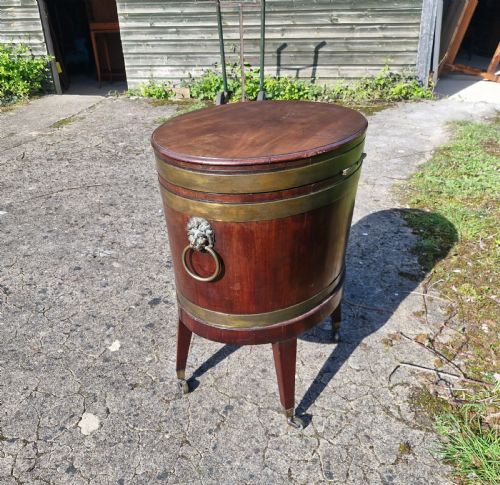 EARLY 19TH CENTURY MAHOGANY WINE CELLARETTE - ADDITIONAL PHOTO 1