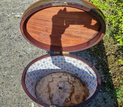 EARLY 19TH CENTURY MAHOGANY WINE CELLARETTE - ADDITIONAL PHOTO 4