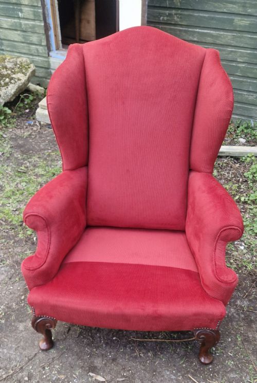 UPHOLSTERED WING BACK ARMCHAIR OF GOOD SIZE - ADDITIONAL PHOTO 1