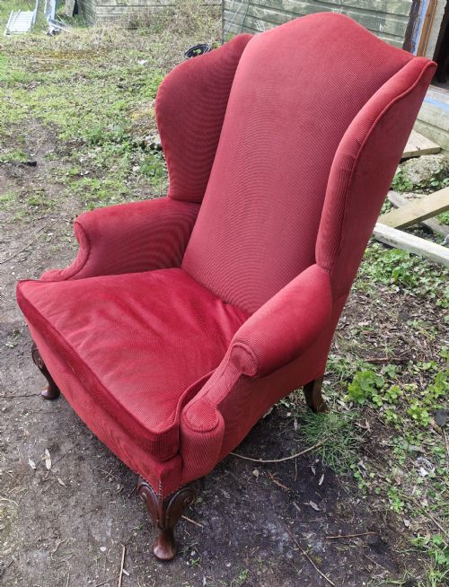 UPHOLSTERED WING BACK ARMCHAIR OF GOOD SIZE - ADDITIONAL PHOTO 3