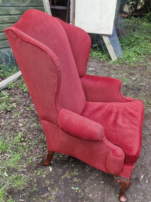 UPHOLSTERED WING BACK ARMCHAIR OF GOOD SIZE - ADDITIONAL PHOTO 4