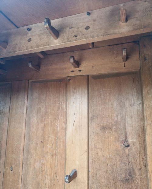 LATE GEORGIAN OAK 2 PART HOUSEKEEPERS CUPBOARD - ADDITIONAL PHOTO 12