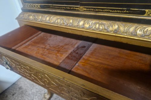 GOOD QUALITY LACQUERED 2 DOOR CABINET ON STAND - ADDITIONAL PHOTO 1