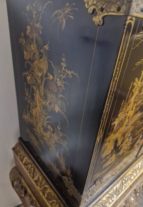 GOOD QUALITY LACQUERED 2 DOOR CABINET ON STAND - ADDITIONAL PHOTO 3