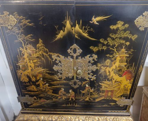 GOOD QUALITY LACQUERED 2 DOOR CABINET ON STAND - ADDITIONAL PHOTO 9