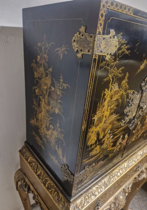 GOOD QUALITY LACQUERED 2 DOOR CABINET ON STAND - ADDITIONAL PHOTO 10