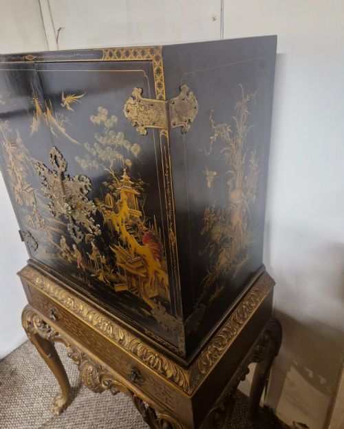 GOOD QUALITY LACQUERED 2 DOOR CABINET ON STAND - ADDITIONAL PHOTO 12