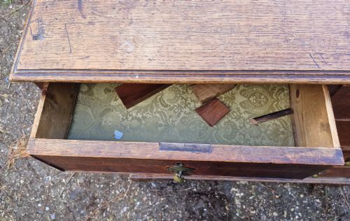EARLY 19TH CENTURY OAK CHEST OF DRAWERS - ADDITIONAL PHOTO 3