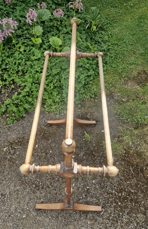 ELEGANT MID 19TH CENTURY MAHOGANY TOWEL RAIL - ADDITIONAL PHOTO 1