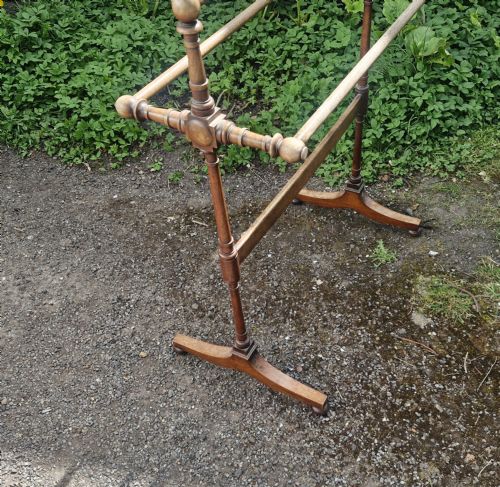 ELEGANT MID 19TH CENTURY MAHOGANY TOWEL RAIL - ADDITIONAL PHOTO 4