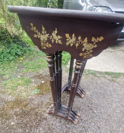 NEST OF 4 LACQUERED OCCASIONAL TABLES - ADDITIONAL PHOTO 8