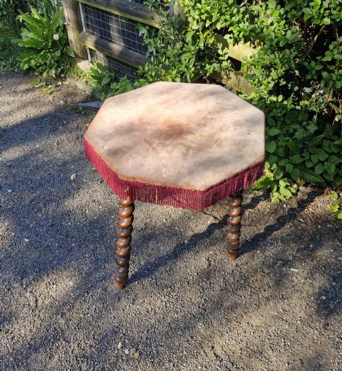 MID VICTORIAN GYPSY TABLE ON GOOD BARLEY TWIST WALNUT LEGS - ADDITIONAL PHOTO 1