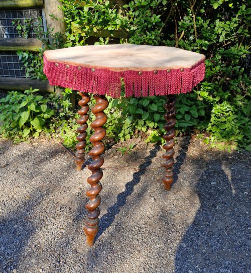 MID VICTORIAN GYPSY TABLE ON GOOD BARLEY TWIST WALNUT LEGS - ADDITIONAL PHOTO 2