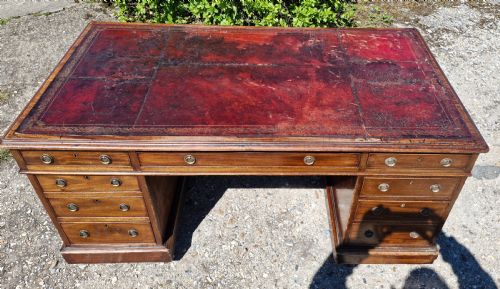 LARGE 19TH CENTURY MAHOGANY KNEEHOLE PEDESTAL WRITING DESK - ADDITIONAL PHOTO 1