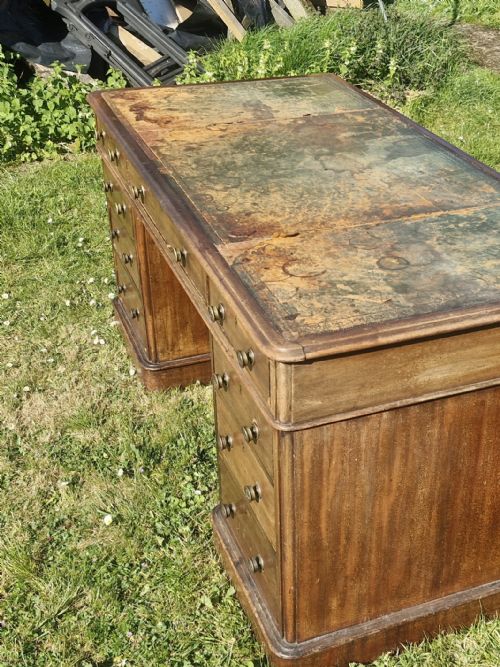 LATE VICTORIAN KNEEHOLE MAHOGANY PEDESTAL WRITING DESK - ADDITIONAL PHOTO 2