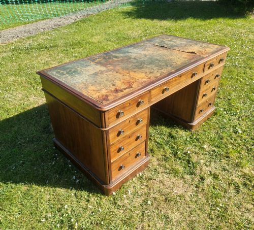 LATE VICTORIAN KNEEHOLE MAHOGANY PEDESTAL WRITING DESK - ADDITIONAL PHOTO 3