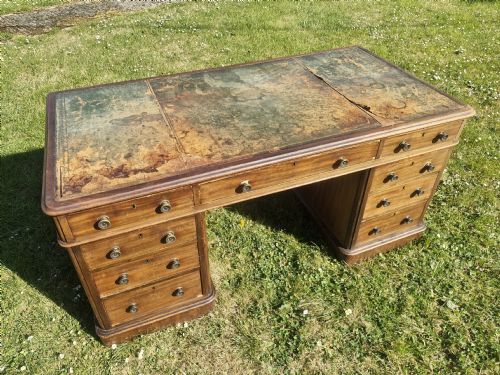 LATE VICTORIAN KNEEHOLE MAHOGANY PEDESTAL WRITING DESK - ADDITIONAL PHOTO 4