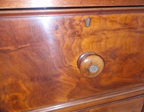 VICTORIAN MAHOGANY CHEST OF DRAWERS IN GOOD CONDITION - ADDITIONAL PHOTO 2