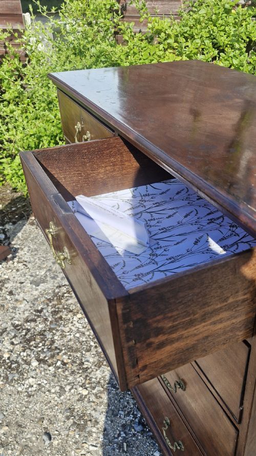 LATE GEORGIAN MAHOGANY CHEST OF DRAWERS - ADDITIONAL PHOTO 1