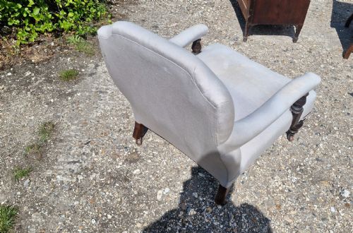 EDWARDIAN LOW SEAT UPHOLSTERED ARMCHAIR IN THE HOWARD STYLE - ADDITIONAL PHOTO 1