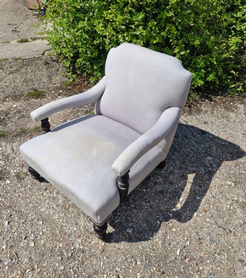 EDWARDIAN LOW SEAT UPHOLSTERED ARMCHAIR IN THE HOWARD STYLE - ADDITIONAL PHOTO 3