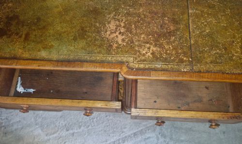 VICTORIAN HUNGARIAN ASH KNEEHOLE PEDESTAL WRITING DESK - ADDITIONAL PHOTO 6