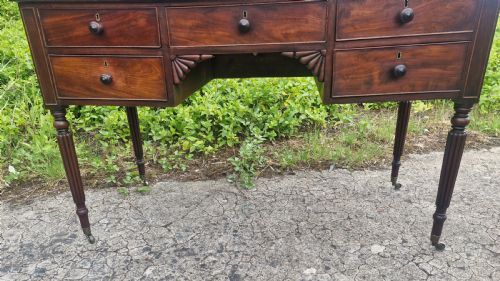 REGENCY MAHOGANY WRITING TABLE WITH A GILLOWS STYLE LEGS - ADDITIONAL PHOTO 3