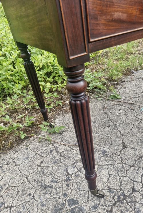 REGENCY MAHOGANY WRITING TABLE WITH A GILLOWS STYLE LEGS - ADDITIONAL PHOTO 4