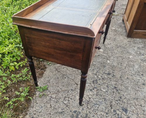 REGENCY MAHOGANY WRITING TABLE WITH A GILLOWS STYLE LEGS - ADDITIONAL PHOTO 6