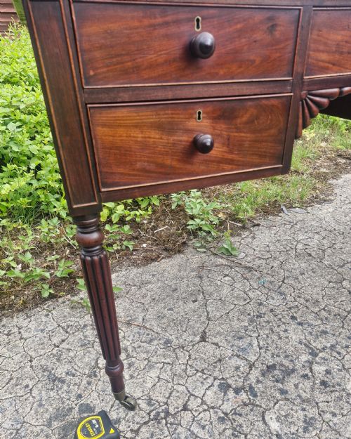 REGENCY MAHOGANY WRITING TABLE WITH A GILLOWS STYLE LEGS - ADDITIONAL PHOTO 8