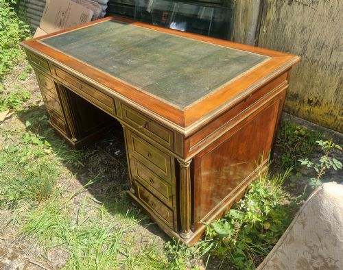 GOOD 19TH CENTURY BRASS BANDED AND INLAID MAHOGANY PEDESTAL WRITING DESK - ADDITIONAL PHOTO 3