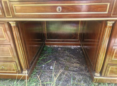 GOOD 19TH CENTURY BRASS BANDED AND INLAID MAHOGANY PEDESTAL WRITING DESK - ADDITIONAL PHOTO 20