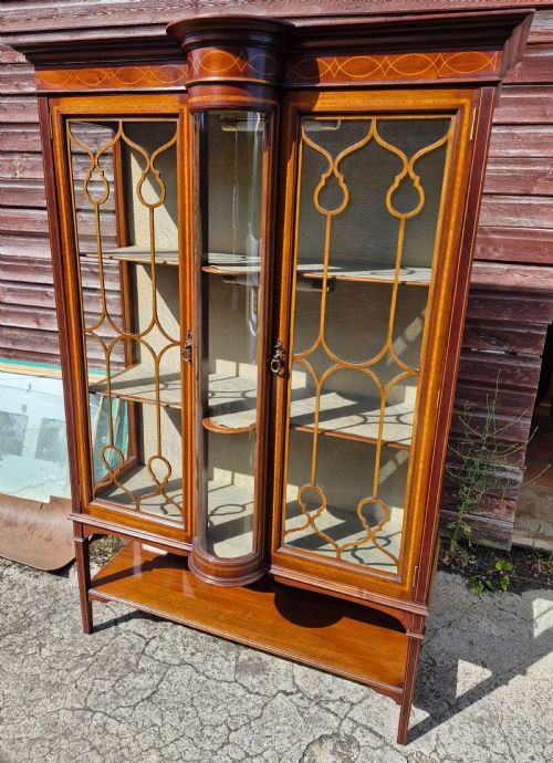 EDWARDIAN INLAID MAHOGANY BIJOUTERIE DISPLAY CABINET IN GOOD CONDITION