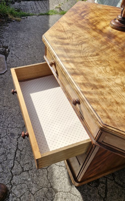 HIGHLY UNUSUAL VICTORIAN SATINBIRCH DOUBLE DRESSING TABLE WITH MAKERS STAMP - ADDITIONAL PHOTO 2